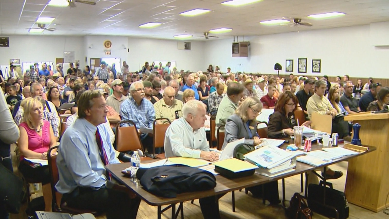 Hundreds packed a meeting to discuss Riot Fest  near Byers (credit: CBS)