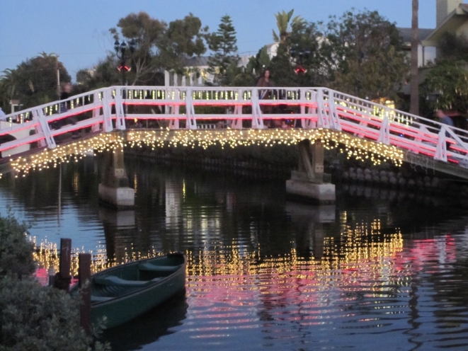(credit: Venice Canals Holiday Lights Tour)