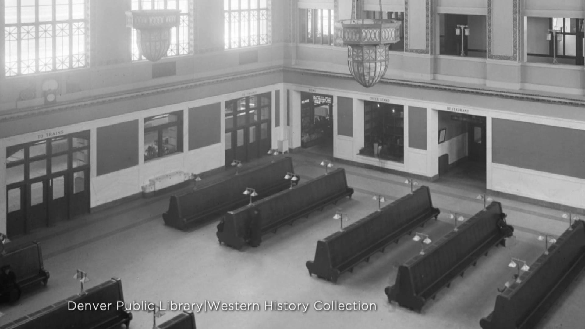 O interior da estação (crédito: Biblioteca Pública de Denver, História Ocidental, Coleção)