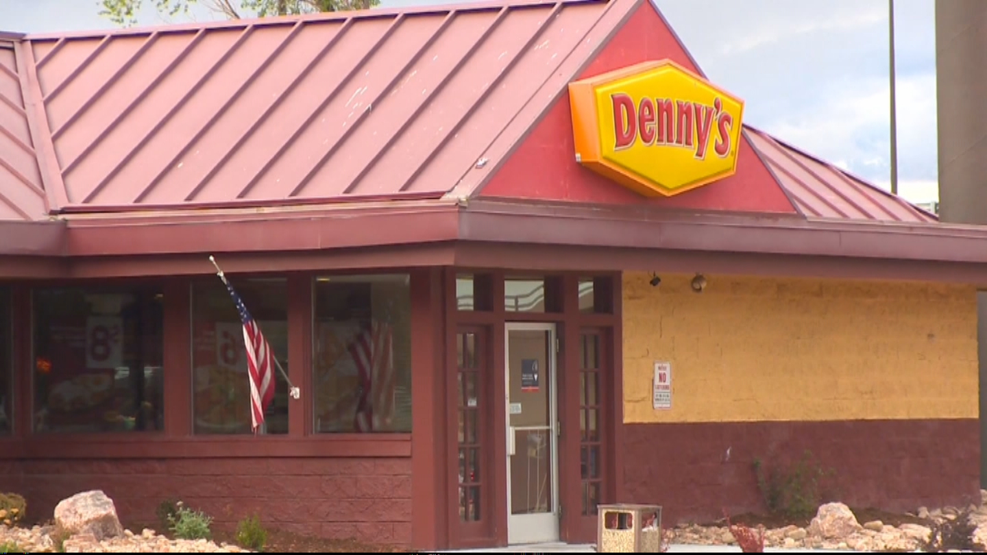 Denny’s Restaurants Shut Down While Employees Taking Orders – CBS Denver