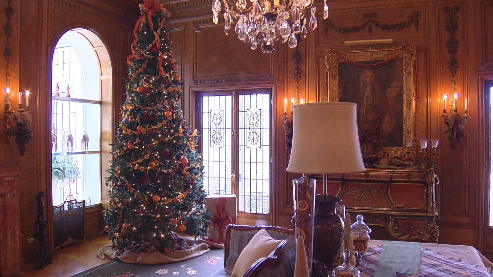 Colorado Governor’s Residence Gets Dressed For The Holidays