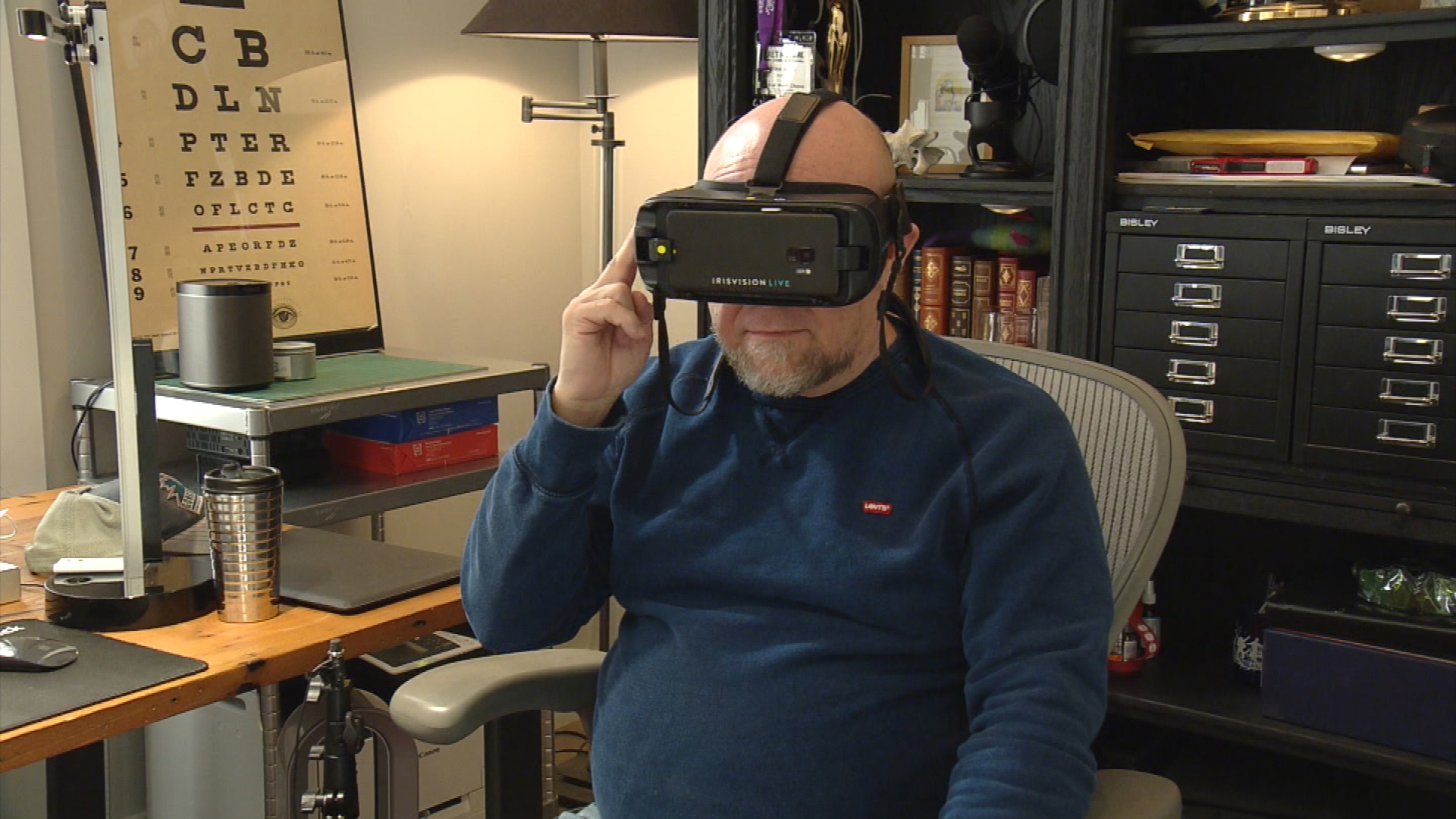 Electronic Headset Helps Legally Blind Colorado Graphic Designer See - CBS Denver