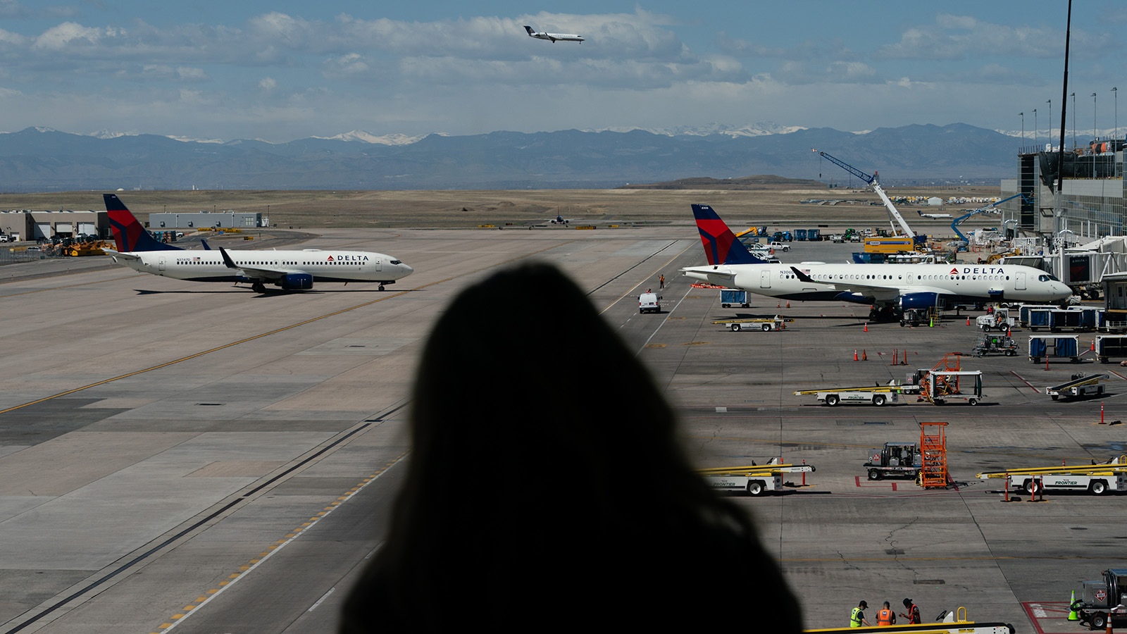 Colorado-Based Travel Expert Says ‘Awash In Cheap Summer Flights’; Offers Money Saving Travel Tips