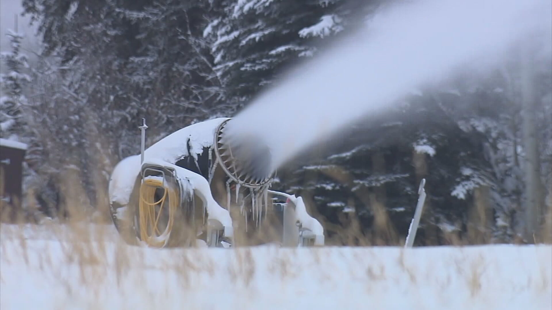 Amid Drought, Snowmaking Operations Statewide Use About 2.2 Billion Gallons Of Water, But It's Just A Drop In The Bucket Compared To Other Industries - CBS Denver